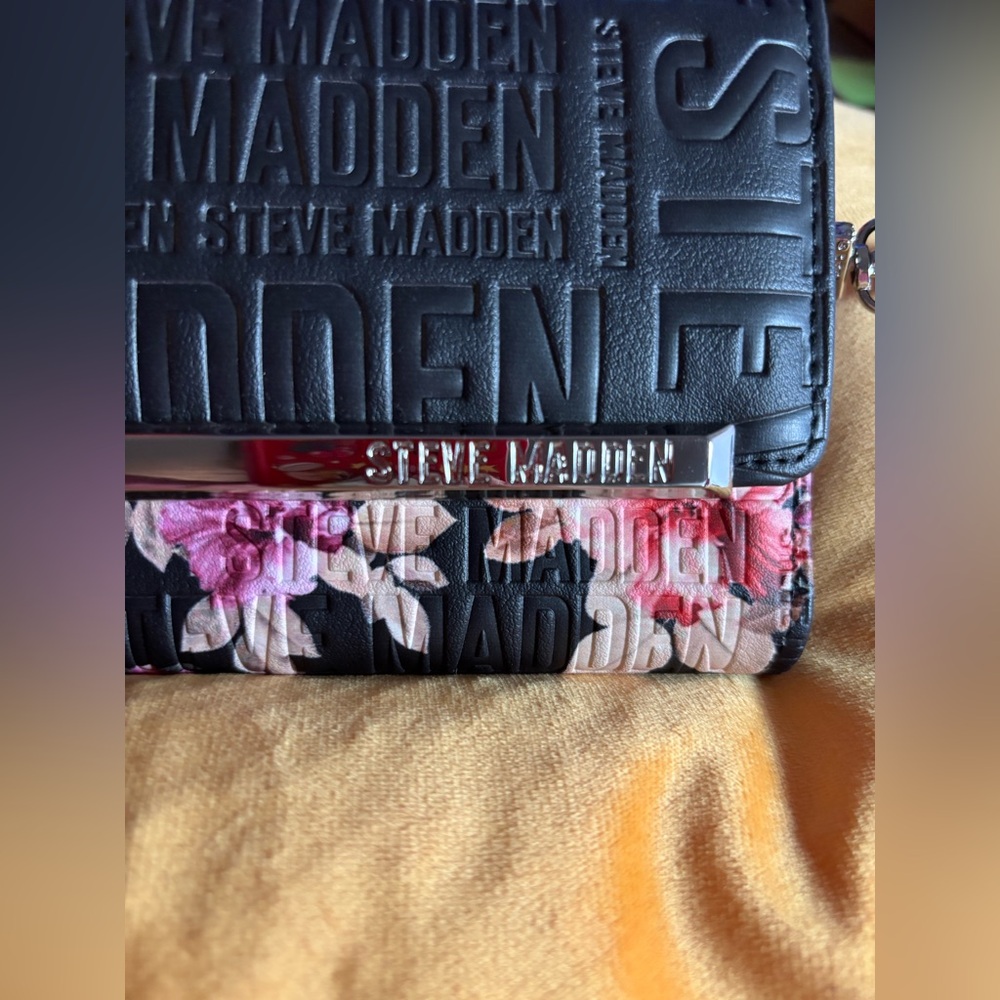 Steve Madden LOGOBAR TRIFOLD Wallet Wristlet - Picture 5 of 10